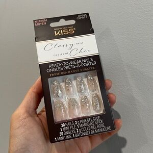 Brand NEW KISS ready to wear press on nails